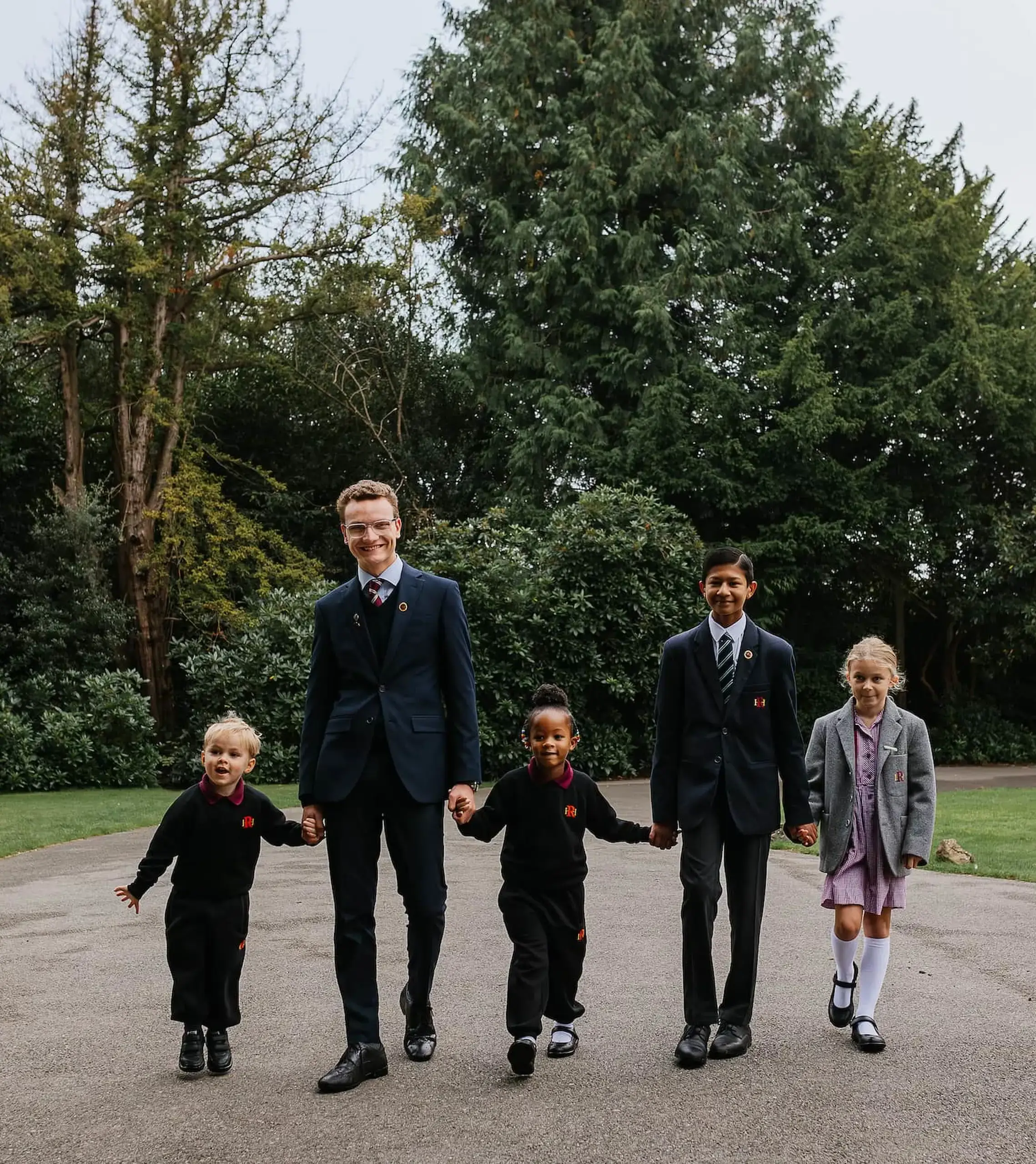 Radnor House Pupils walk outside